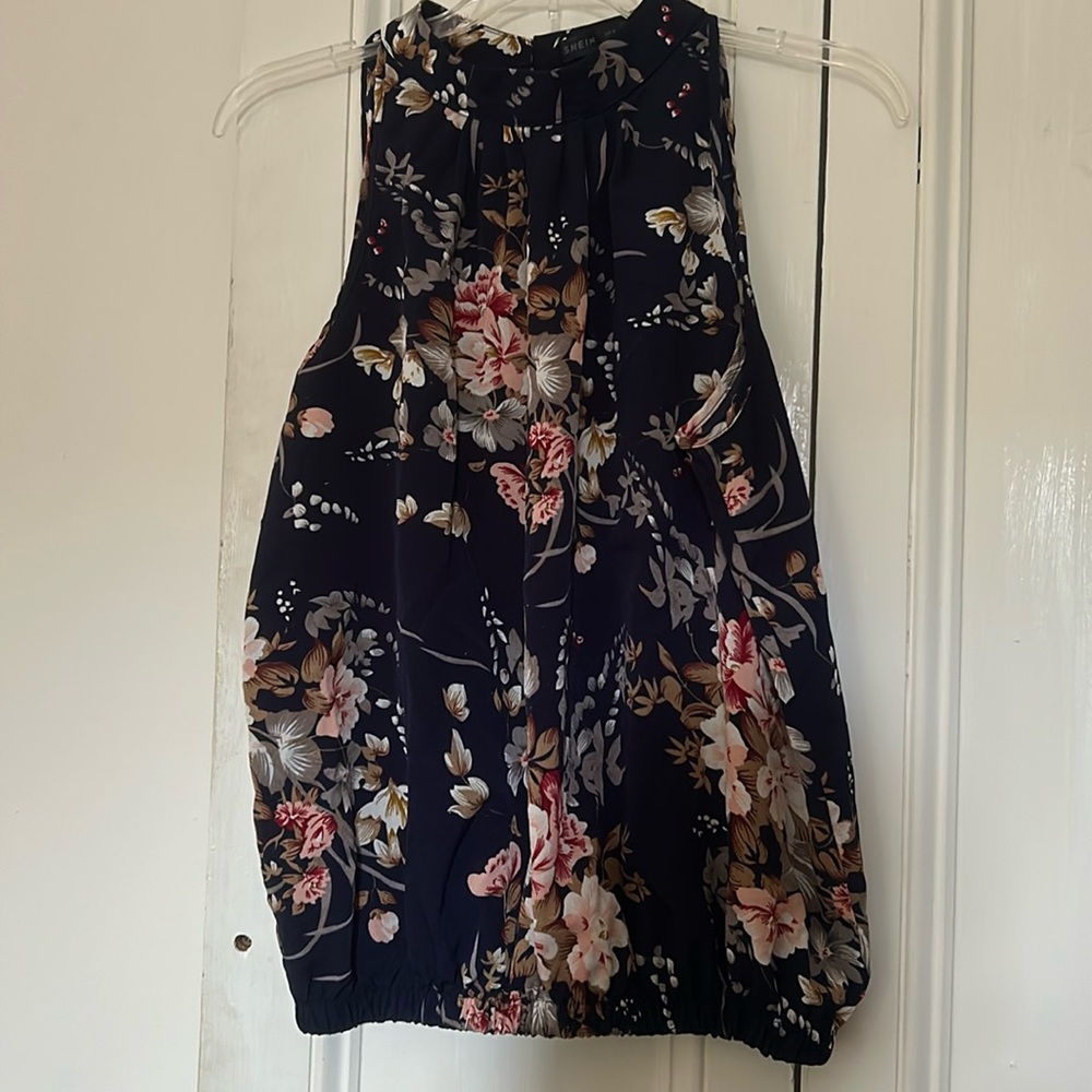 Floral summer tank top last size medium